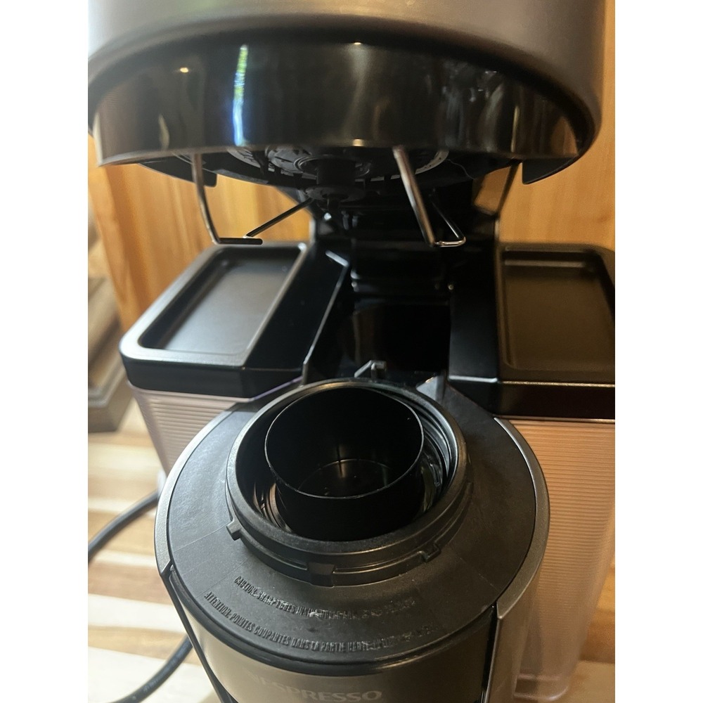 Nespresso Vertuo Coffee & Espresso Maker ENV135GY DeLonghi - Picture 5 of 6